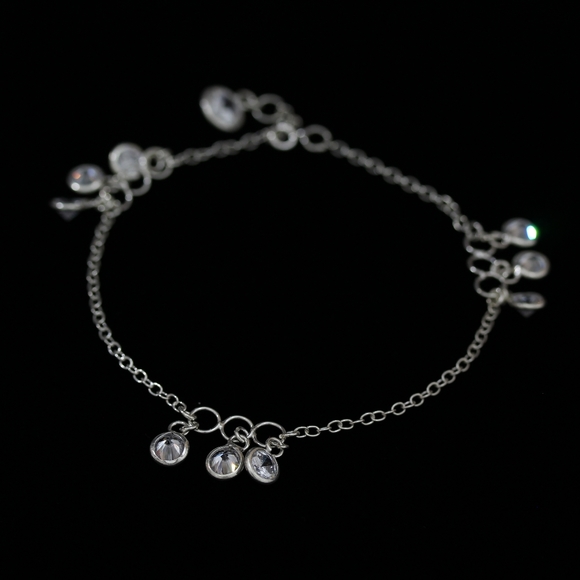 Hanging white stones bracelet - Picture 1 of 3